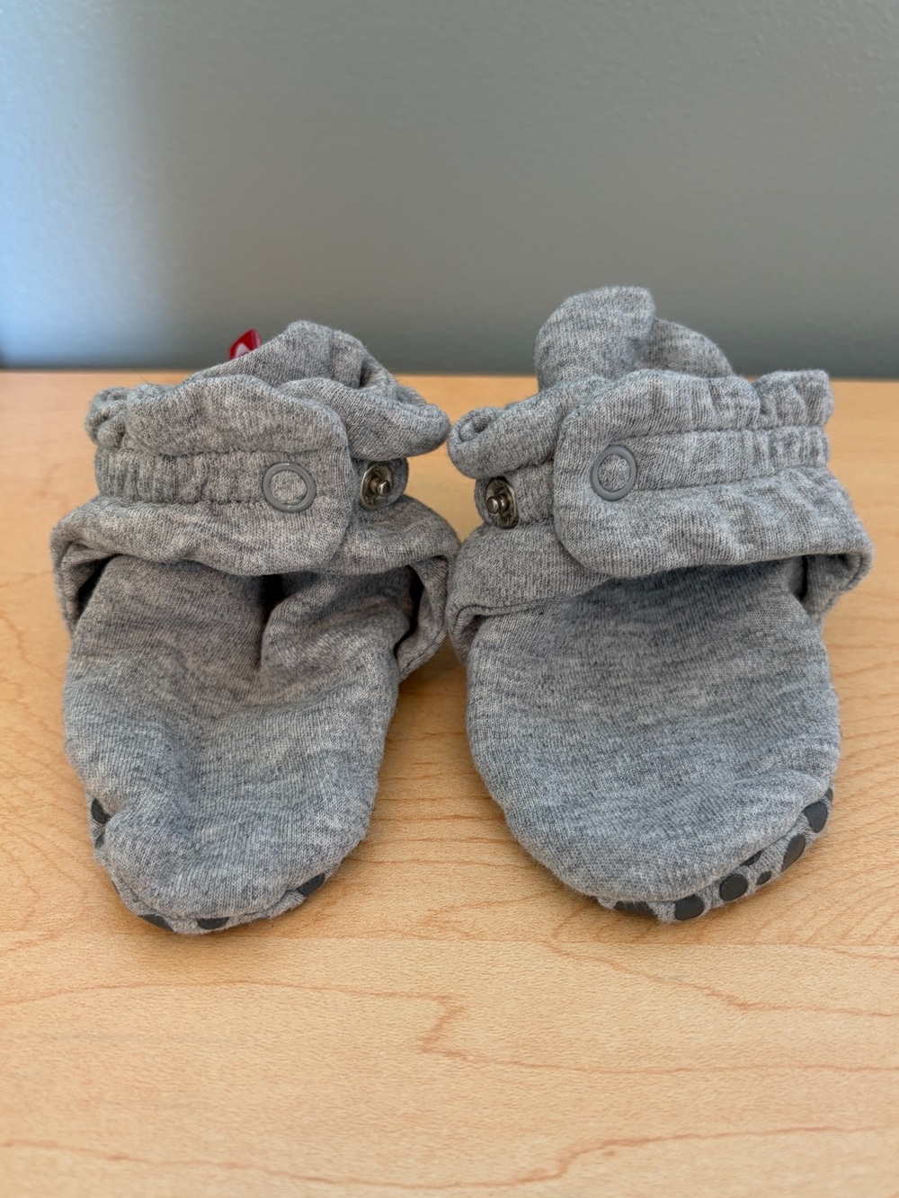 NWOT Zutano Gray Snap-On Organic Cotton Baby Booties